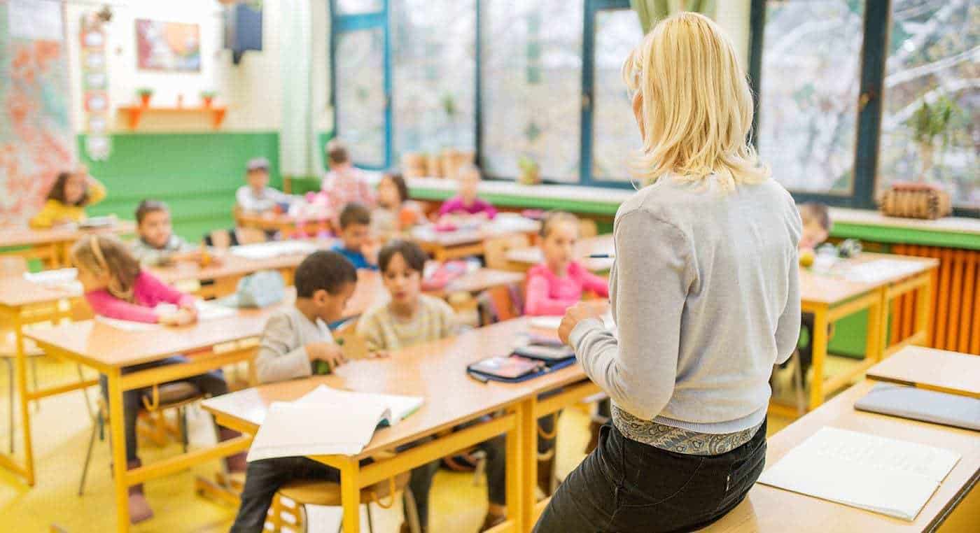 Видео школа класс. Teacher Exam. Exams for teachers. Teacher taking Exam. Examination with teacher.